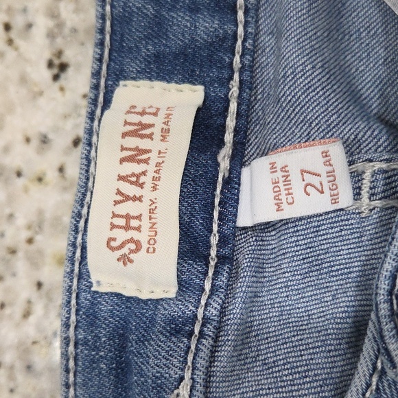 Shyanne Womans Mid Rise Super Flare Tulup Jeans, Size 27x34 - Picture 4 of 5